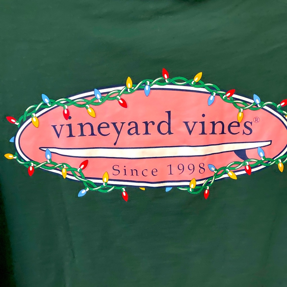 Vineyard Vines  dark green tee w Christmas lights size Adult S